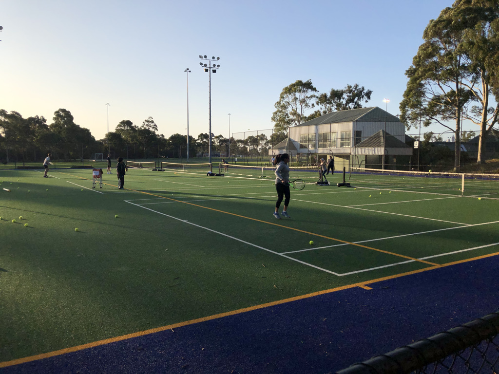 tennis-tourist-melbourne-st-kilda-albert-park-tennis-centre-courts-player