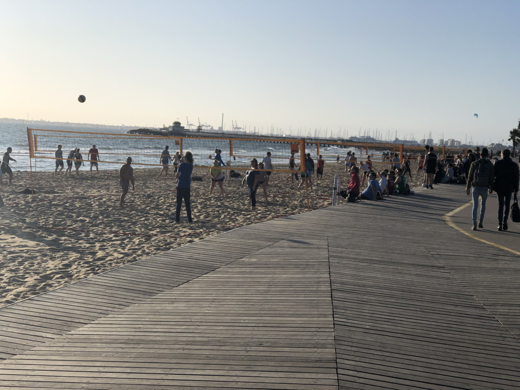tennis-tourist-st-kilda-australia-beach-people
