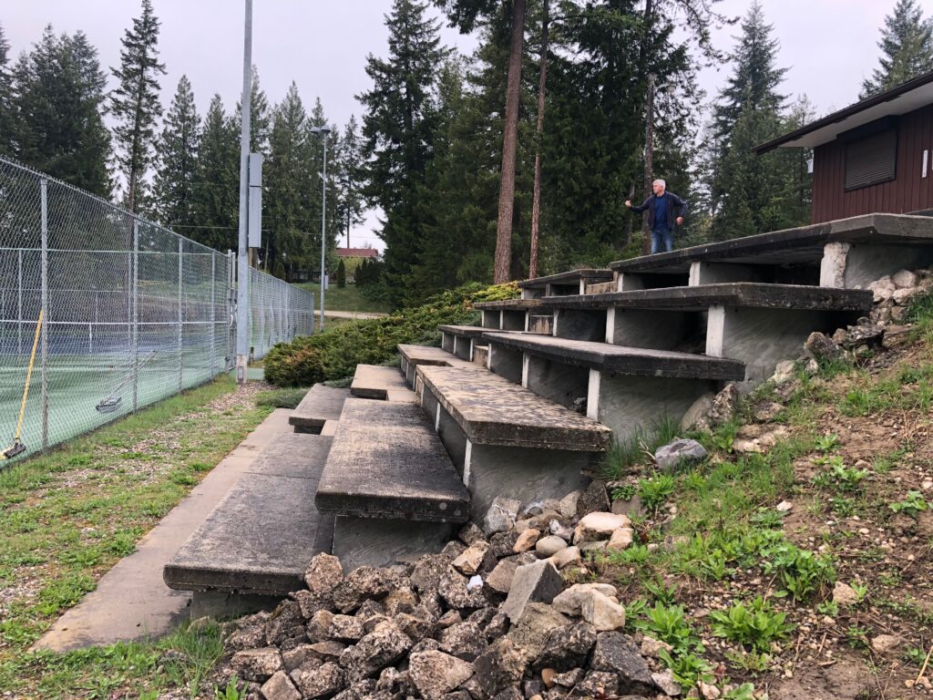 tennis tourist salmon arm tennis club courts bleachers