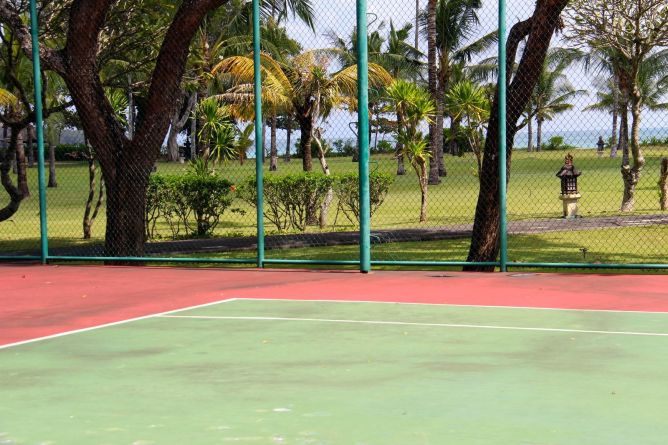 tennis-tourist-Bali-InterContinental-Jimbaran-Bay-Tennis-garden