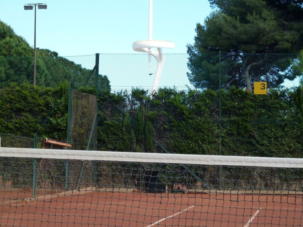 tennis-tourist-Club-de-Tenis-Pompeya-barcelona-spain-net
