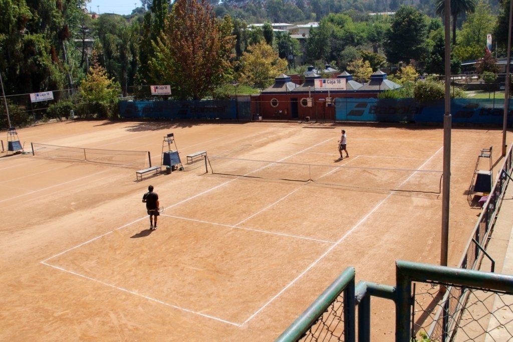 tennis-tourist-valparisio-chile-teri-church