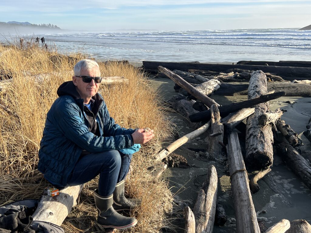 tennis-tourist-tofino-beach-bil