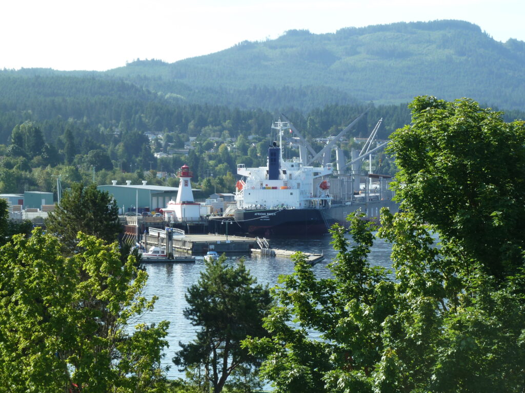 tennis-tourist-port-alberni-waterfront