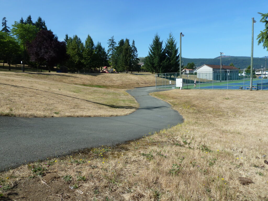 tennis-tourist-port-alberni-bc-gyro-tennis-court-pathway
