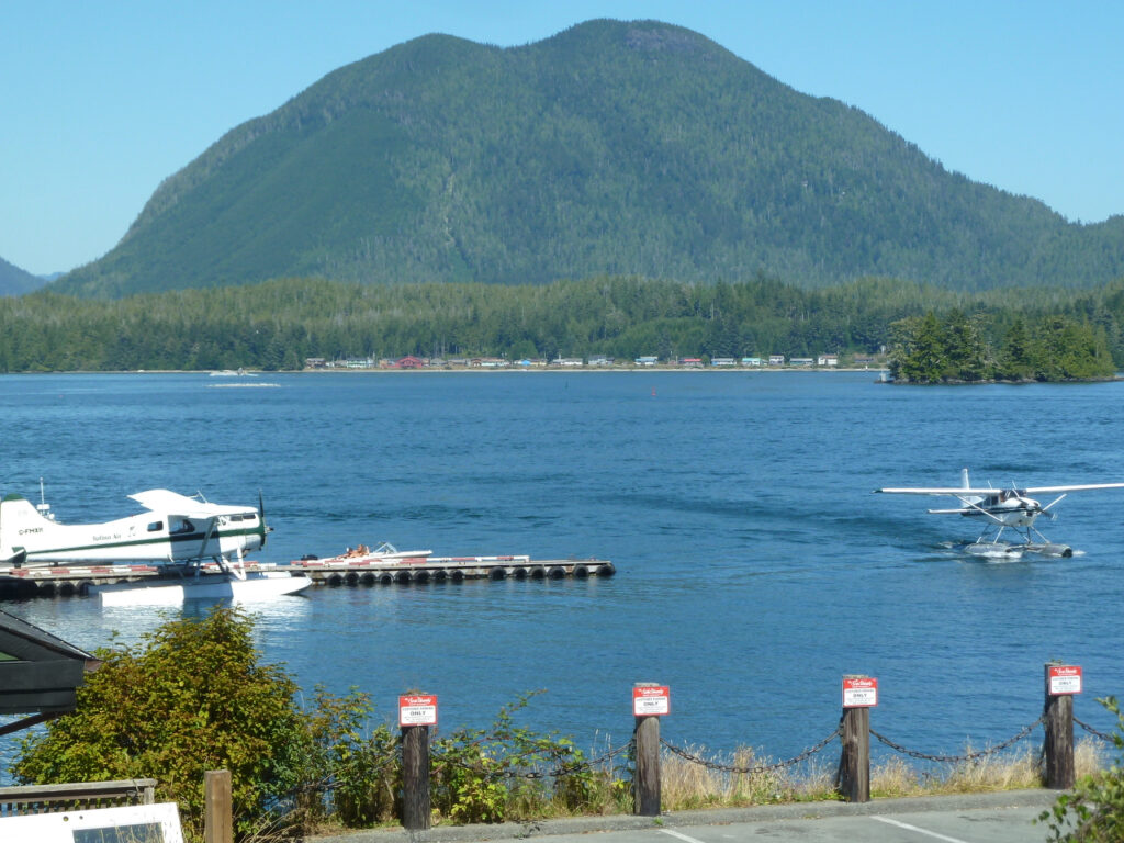 tennis-tourist-tofino-mountain-water