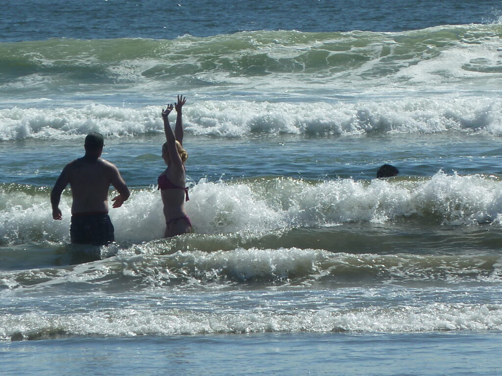 tennis-tourist-tofino-swimmers